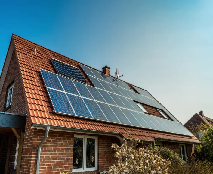 Maison avec panneaux solaires